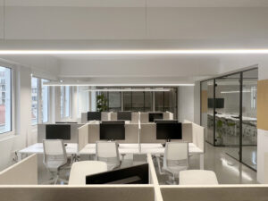 Στον 6ο όροφο ενός κτιρίου στην πλατεία Ομονοίας, στον οποίο προηγουμένως στεγάζονταν περισσότερα από 20 ανεξάρτητα γραφεία, δημιουργήθηκε ένας νέος ενιαίος εργασιακός χώρος για να φιλοξενήσει τα γραφεία της εταιρείας Moro Tech