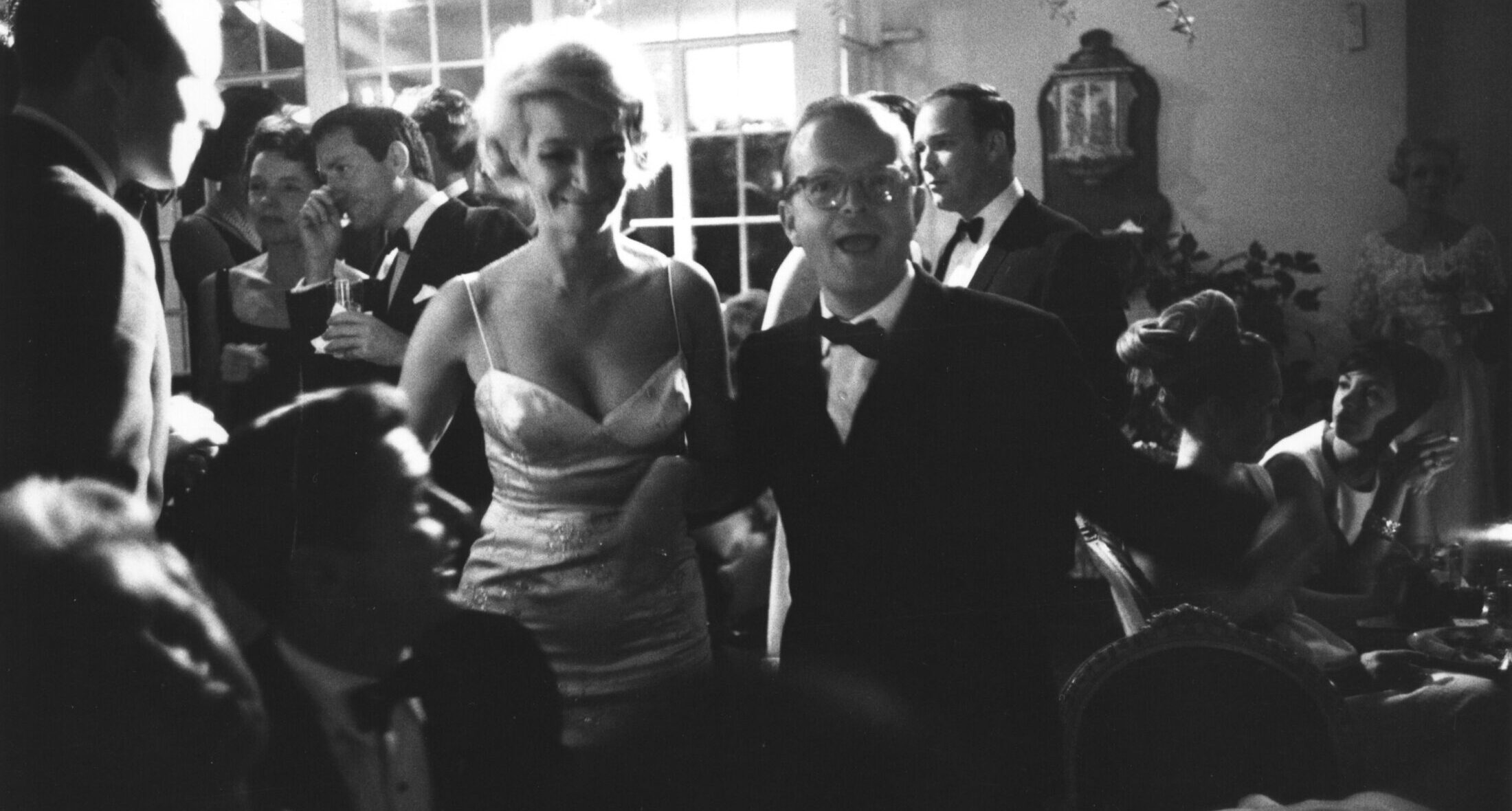 Ο Truman Capote σε χοροσπερίδα στο σπίτι του Dominick Dunne