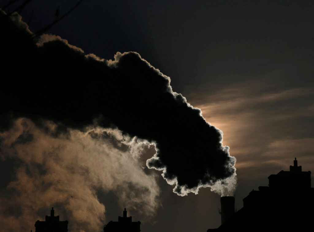 Ο πλανήτης πρέπει να μειώσει στο μισό τις εκπομπές ρύπων μέχρι το 2030