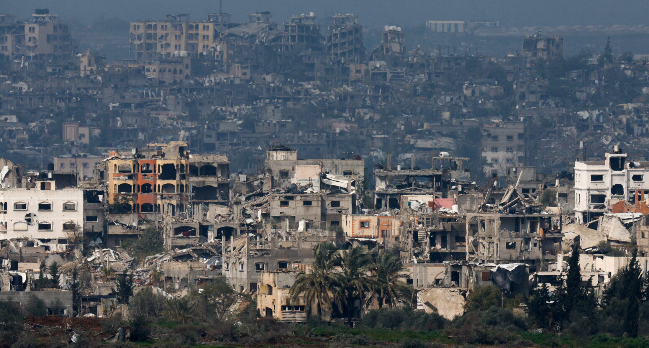 Κατεστραμμένα σπίτια βρίσκονται σε ερείπια στη Γάζα, εν μέσω της συνεχιζόμενης σύγκρουσης