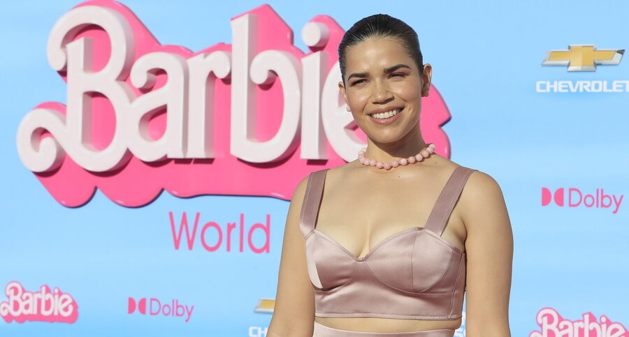 Η Αμερικανίδα ηθοποιός America Ferrera στην πρεμιέρα της ταινίας Barbie στο Λος Άντζελες (2023)