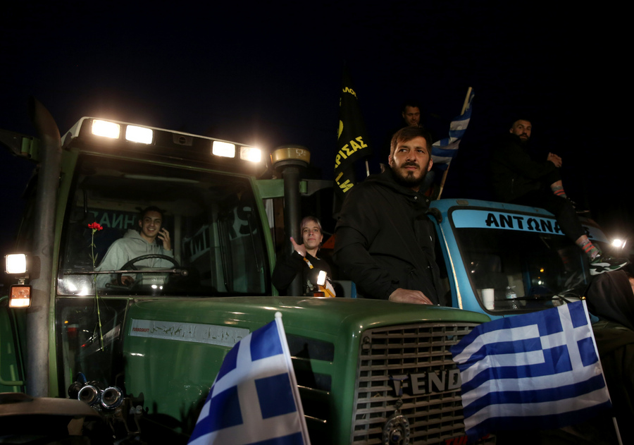 Αγρότες συμμετέχουν στο πανελλαδικό συλλαλητήριο στο κέντρο της Αθήνας, Τρίτη 20 Φεβρουαρίου 2024.