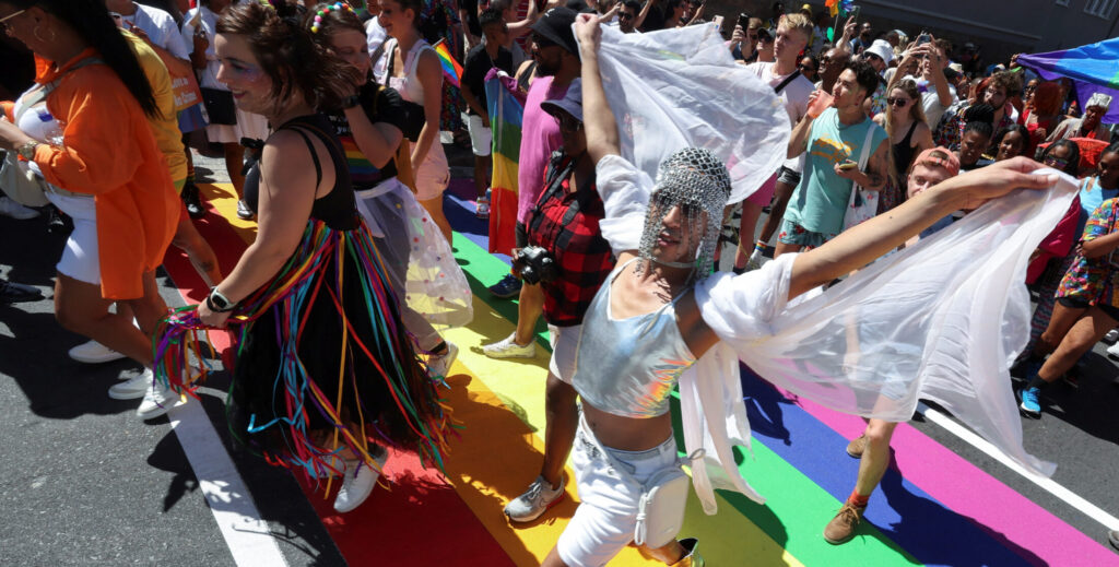 H ετήσια παρέλαση Gay Pride του Κέιπ Τάουν έγινε το Σάββατο, με τη συμμετοχή χιλιάδων ανθρώπων