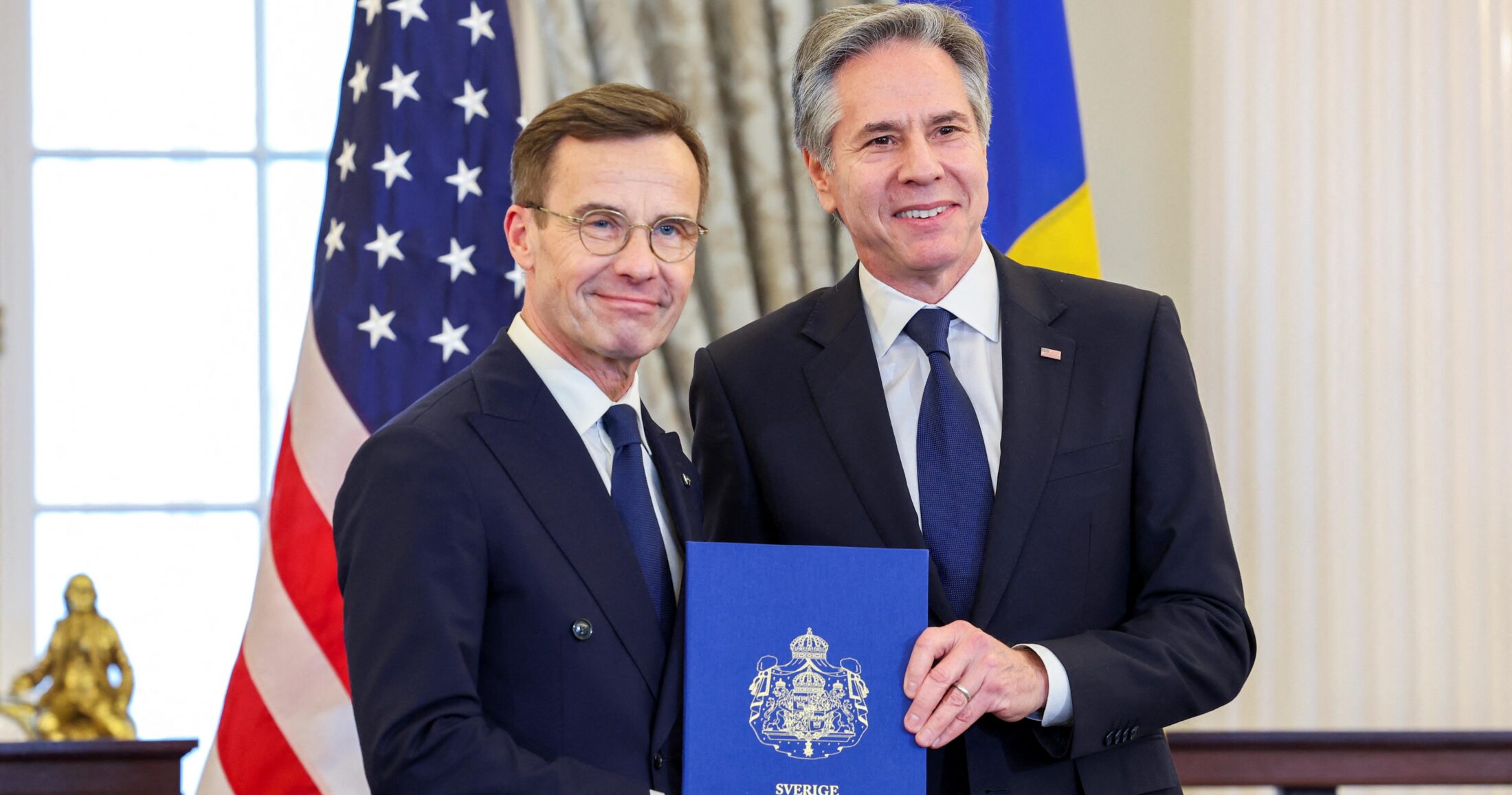 Ο υπουργός Εξωτερικών των ΗΠΑ παραλαμβάνει τα έγγραφα προσχώρησης της Σουηδίας