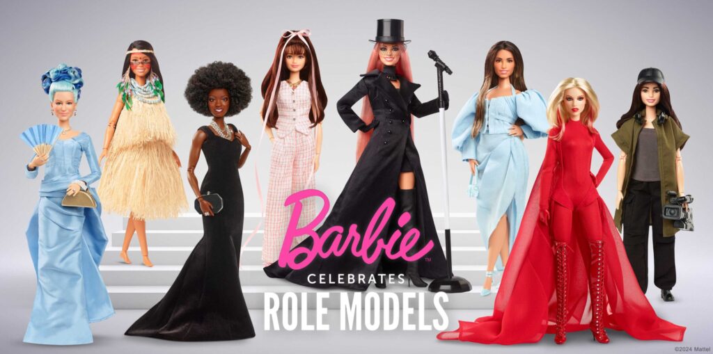 Γιορτάζοντας τα 65 χρόνια της, η Barbie τιμά γυναίκες πρότυπα μέσα από τη σειρά Barbie Role Models, με μοναδικές προσωποποιημένες κούκλες που δημιουργήθηκαν για τον εορτασμό της Παγκόσμιας Ημέρας της Γυναίκας