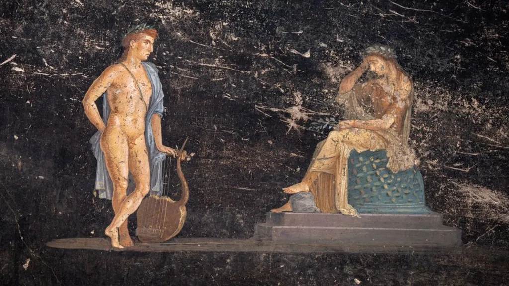 Σε μία από τις τοιχογραφίες απεικονίζεται ο θεός Απόλλωνας να προσπαθεί να αποπλανήσει την Τρωική ιέρεια Κασσάνδρα