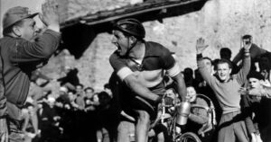 Ο Bartali κέρδισε τον Giro d'Italia τρεις φορές μεταξύ 1934 και 1946, καθώς και το 1938 και το 1948 τον Tour de France. Επιπλέον, κέρδισε τέσσερις φορές τον κλασικό αγώνα Μιλάνο-Σαν Ρέμο