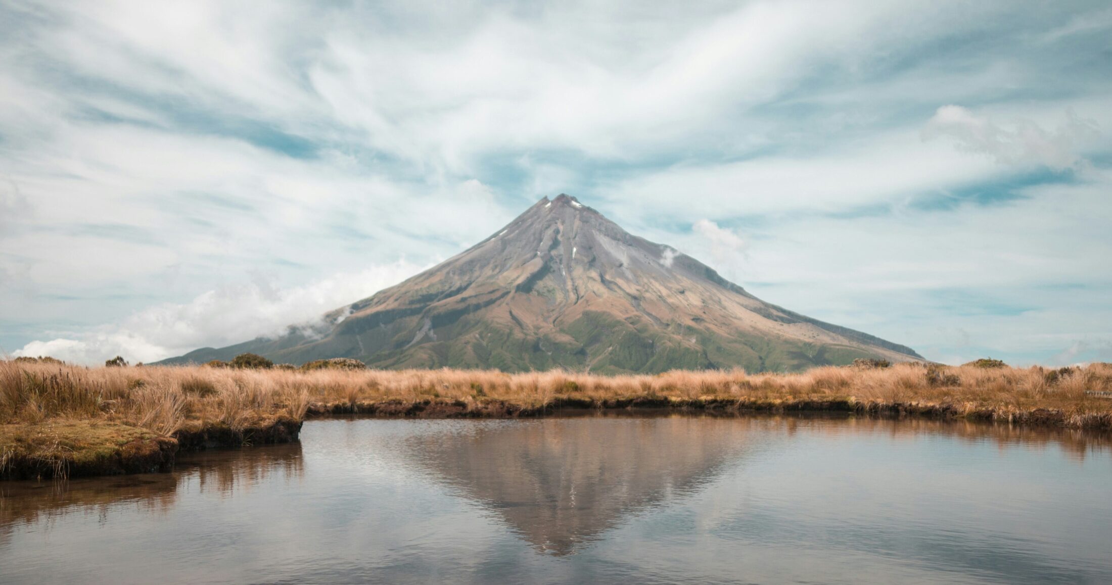 to-vouno-taranaki-mounga-sti-nea-zilandia-echei-pleon-ta-idia-nomika-dikaiomata-me-enan-anthropo