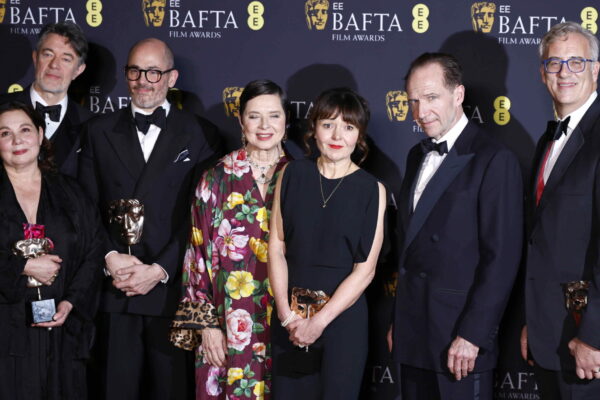 kalyteri-tainia-to-konklavio-kai-4-vraveia-gia-to-the-brutalist-sta-fetina-bafta