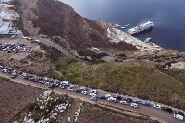 seismoi-santorini-pano-apo-9000-atoma-echoun-fygei-apo-to-nisi